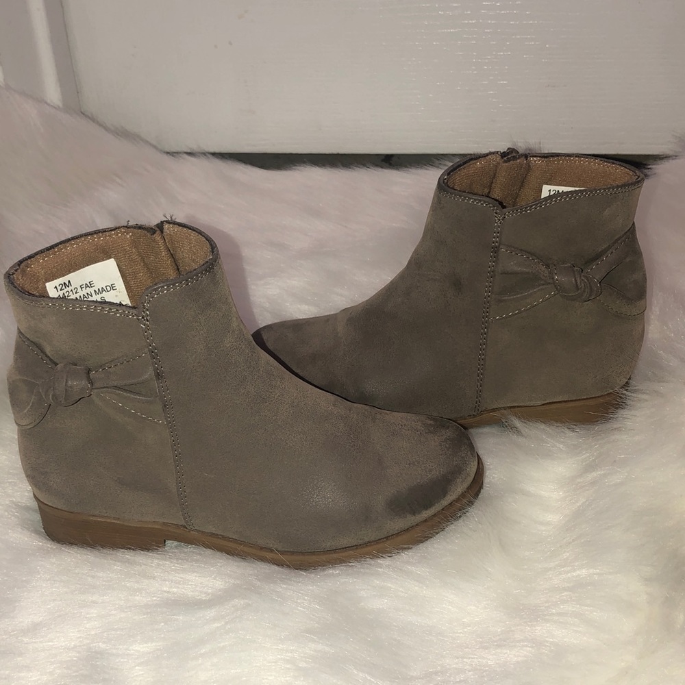 Rachel Shoes Girls’ Taupe Booties size 12- $10